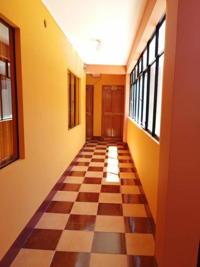 Olas Del Titicaca Backpackers Hostel コパカバーナ エクステリア 写真