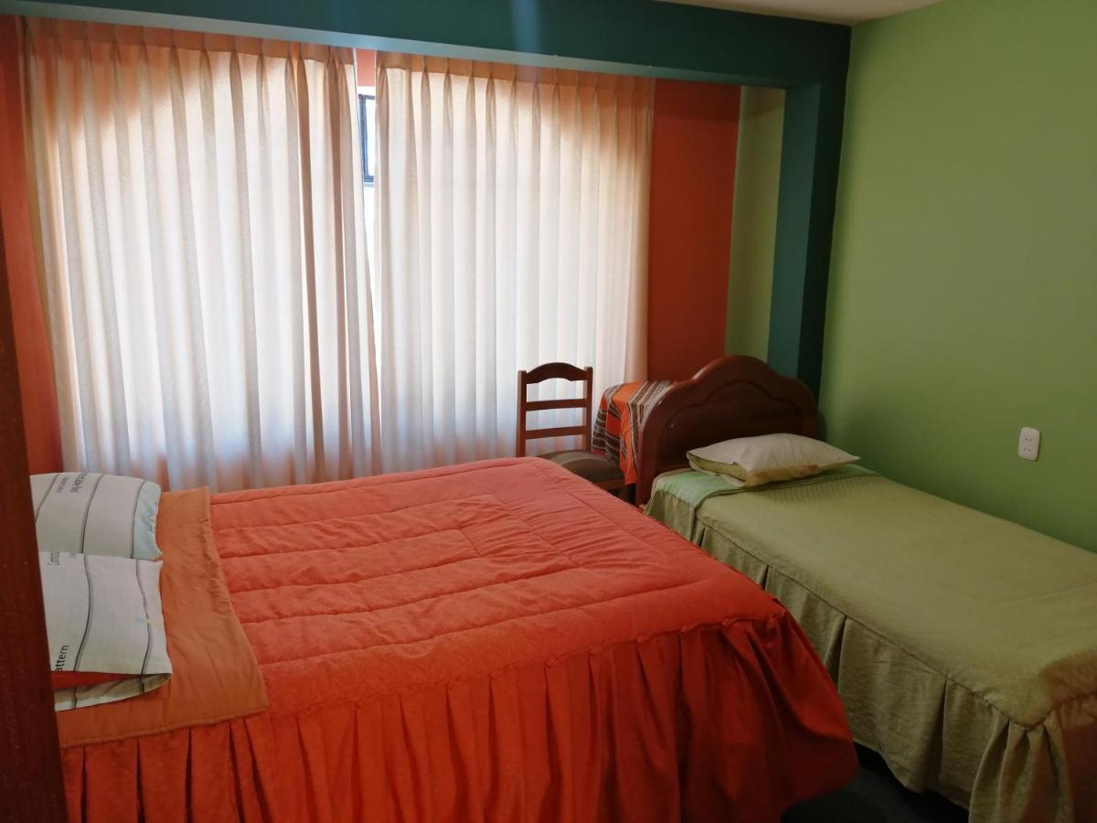 Olas Del Titicaca Backpackers Hostel コパカバーナ エクステリア 写真