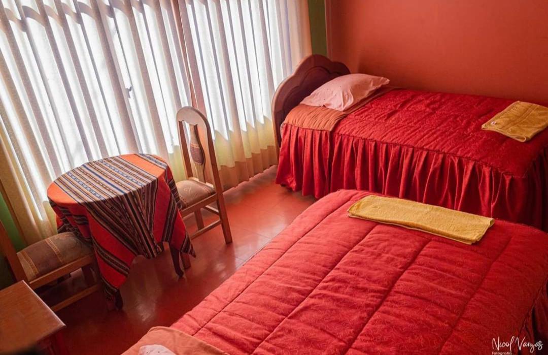 Olas Del Titicaca Backpackers Hostel コパカバーナ エクステリア 写真
